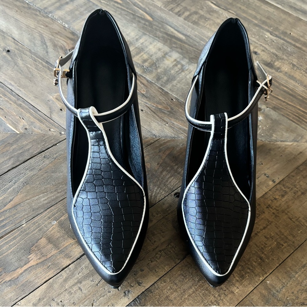 Black Pointed-Toe T-Strap Flats‎ with White Piping